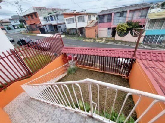 Se vende espaciosa casa con patio en Guadalupe de Goicoechea 26-580 en Guadalupe, Goicoechea, San José — $220,000