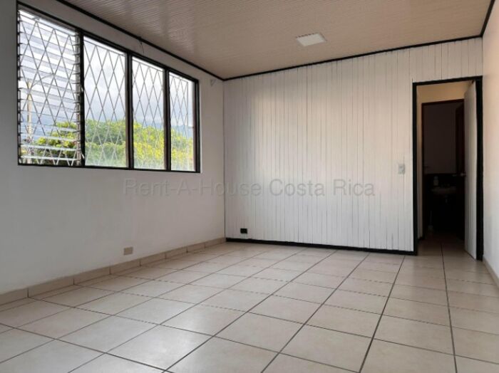 Alquiler apartamento amplio con jardín y uso flexible #26-1871 GS in San Rafael, Escazú, San José — $1,350