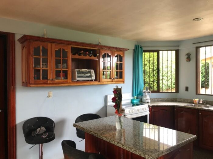 VENTA DE PROPIEDAD MULTIFAMILIAR: 2 CASAS Y AMPLIO TERRENO DE 9.150 M2 A 25 MIN DE SAN ISIDRO in San Pedro, Pérez Zeledón, San José — $195,000
