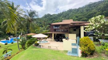 Venta de Estupenda Casa de Playa en Garabito, Puntarenas / JB OFC Mls. 25-428 in Jacó, Garabito, Puntarenas — $1,500,000 - Photo 4 of 23