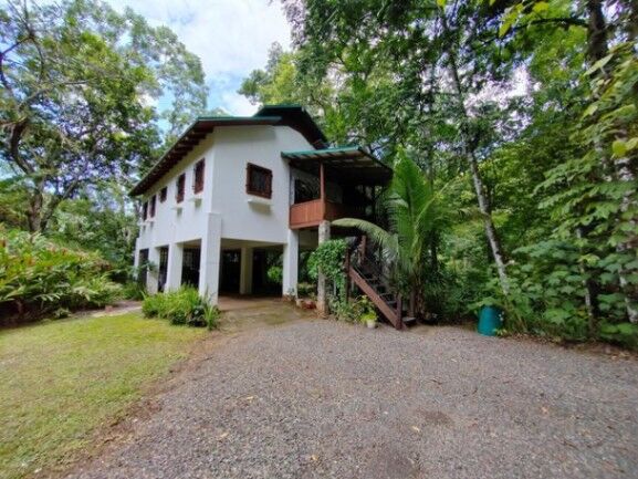 Venta de Hermosa Casa en Garabito, Puntarenas. en Jacó, Garabito, Puntarenas — $300,000