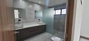 Casa de estreno en Condominio Acqua, La Unión en San Juan, La Unión, Cartago — 178 000 000 ₡ - Foto 5 de 10