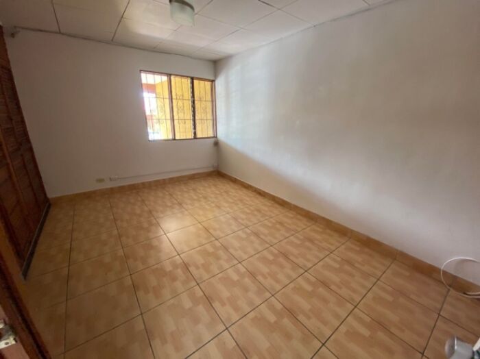 Venta casa en condominio familiar, céntrica y segura #24-1596 GS en Zapote, San José — $164,651