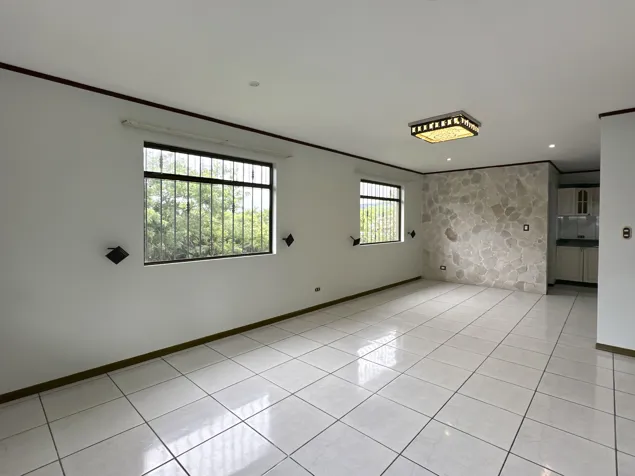 House for Sale in Santo Domingo de Heredia in Pará, Santo Domingo, Heredia — ₡ 175 000 000 - Photo 3 of 17