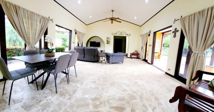 Villa Flamboyan, La Garita, Tamarindo, Guanacaste, Costa Rica. en Tamarindo, Santa Cruz, Guanacaste — $589,000 - Foto 3 de 33