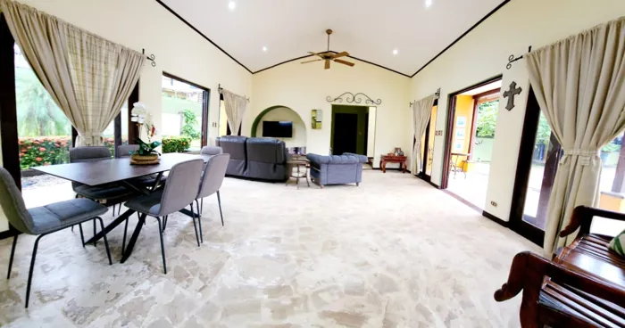 Villa Flamboyan, La Garita, Tamarindo, Guanacaste, Costa Rica. en Tamarindo, Santa Cruz, Guanacaste — $589,000 - Foto 3 de 33
