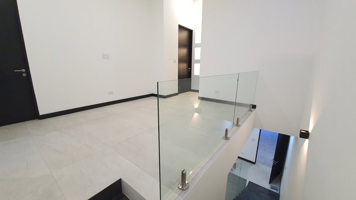 Venta de moderna casa con vistas espectaculares en Escazú in Escazú, San José — $430,000 - Photo 3 of 19