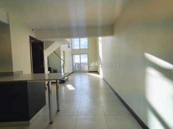 Penthouse de dos niveles con alta rentabilidad en Torres de Heredia #26-1807 GS en Ulloa, Heredia — $242,800 - Foto 4 de 8