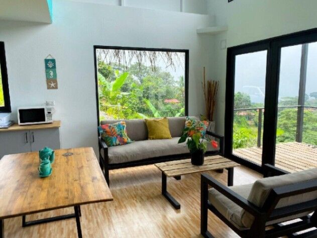 Venta de propiedad con 4 apartamentos en las montañas de Atenas en lote de 20.892 m2 en Jesús, Atenas, Alajuela — $1,300,000