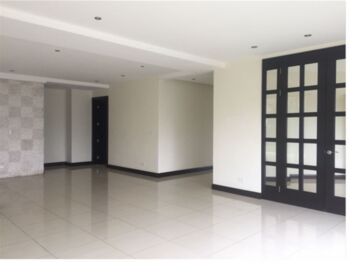 VENTA DE CASA, SAN JOSE, ESCAZU, CONDOMINIO ALTA PROVENZA en Escazú, San José — $880,000 - Foto 5 de 10