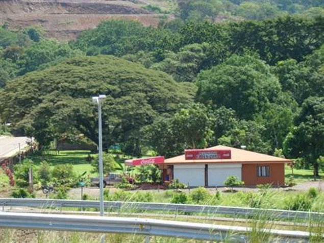 Restaurante o local commercial se vende junto a la 27 Atenas en Atenas, Alajuela — $300,000 - Foto 3 de 4