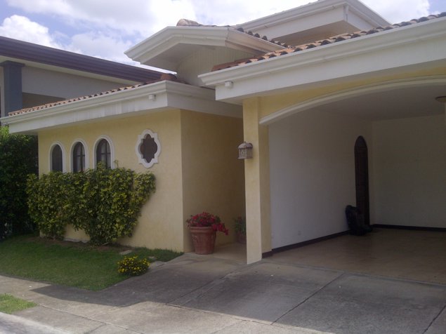 Casa Condominio Terranostra Santo Domingo en Pará, Santo Domingo, Heredia — $285,000