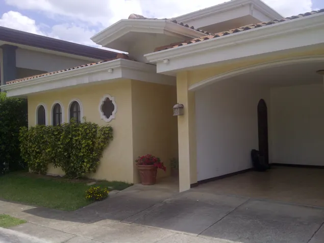 Casa Condominio Terranostra Santo Domingo en Pará, Santo Domingo, Heredia — $285,000