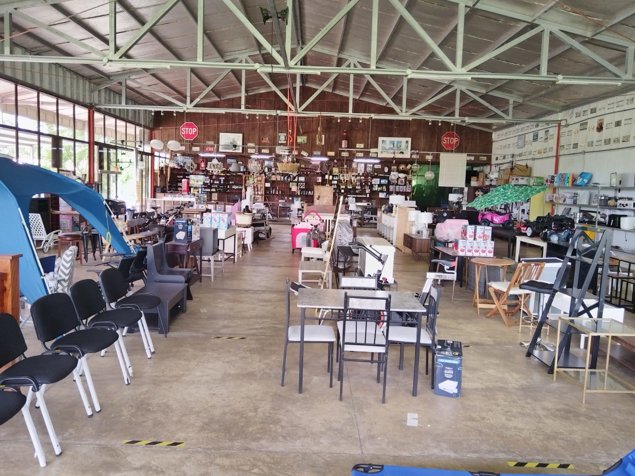 SE VENDE BELLA PROPIEDAD CON ALMACÉN COMERCIAL Y 3 BELLAS CASAS EN GUATUSO. en Alajuela — ₡ 300 000 000