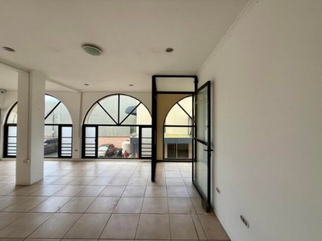 Alquiler de Local Comercial en Escazú-San Rafael. RAH 26-1300 en San Rafael, Escazú, San José — $850