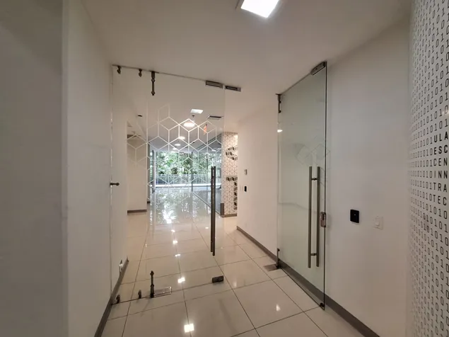 ALQUILER DE OFICINA, SAN JOSE, ESCAZU en Escazú, San José — $13,425 - Foto 3 de 26