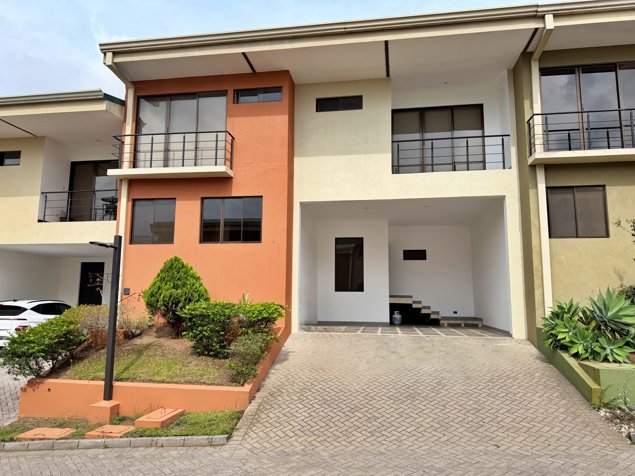 Venta casa moderna en condominio con acabados de lujo, Moravia. (FE) in La Trinidad, Moravia, San José — $235,000