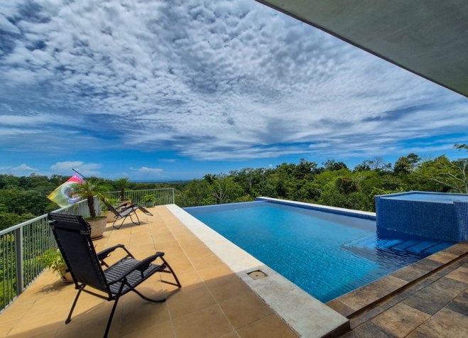Casa Off-Grid con Vista al Mar en Parrita, Puntarenas — $599,999