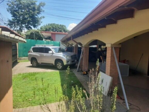 Se vende espaciosa asa con jardín en Coyol de Alajuela 25-1431 en Garita, Alajuela — $272,000