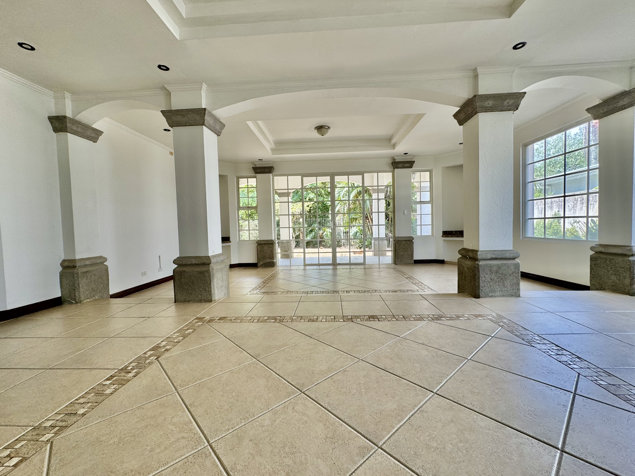 Venta de casa en Tres Ríos, San Juan- En Condominio in Tres Ríos, La Unión, Cartago — $560,000 - Photo 2 of 56