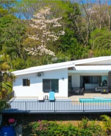 BEAUTIFUL HOUSE WITH MOUNTAINS 🌄 VIEW  en Atenas, Alajuela — $489,000