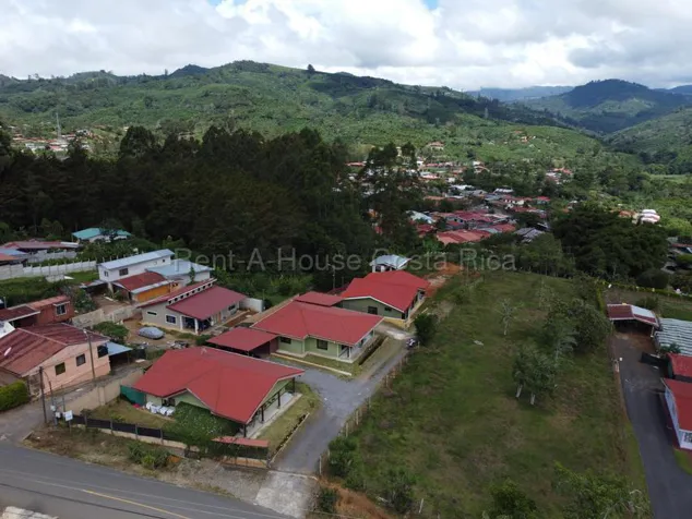Venta de 3 Casas en San Marcos de Tarrazú en San Marcos, Tarrazú, San José — $520,000 - Foto 3 de 10