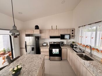 SE VENDE CASA AMOBLADA EN CONDOMINIO ARENAS HERRADURA en Jacó, Garabito, Puntarenas — 150 000 000 ₡ - Foto 4 de 25