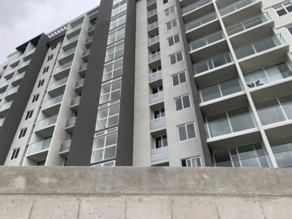 Se alquila moderno apartamento en condominio de Uruca San José 26-556 en Uruca, San José — $1,050