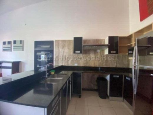Alquiler de Apartamento Amueblado en Santa Ana-Centro. RAH 26-1680 in Santa Ana, San José — $900