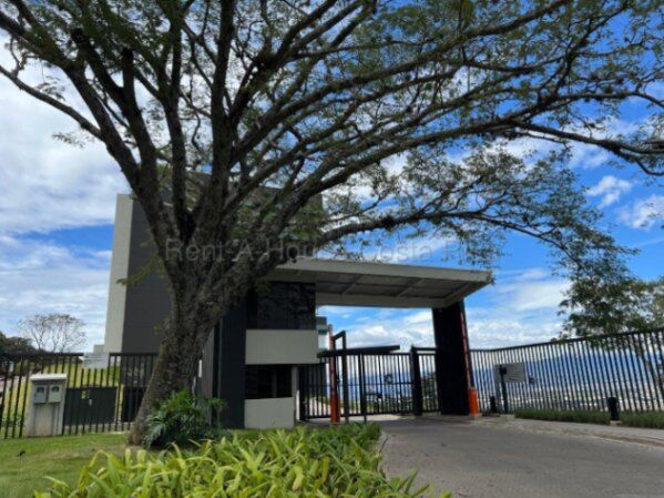 Alquiler de Moderno Apartamento a Estrenar en Santa Ana / Mls. 26-1960 OFC JB in Santa Ana, San José — $1,250