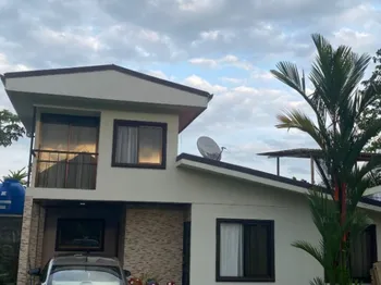 SE VENDE BELLA CASA EN LA FORTUNA DE SAN CARLOS. 