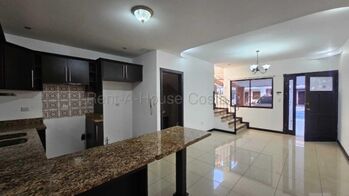 Alquiler de casa moderna con patio techado en Heredia #27-16 GS in Concepción, La Unión, Cartago — $1,350 - Photo 5 of 9