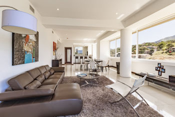UN OASIS EN MEDIO DE LA CIUDAD en Escazú, San José — $403,079 - Foto 3 de 25