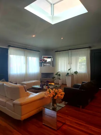 Venta de Casa con Permiso de Uso Comercial en San Antonio de Escazú en San Antonio, Escazú, San José — $795,000 - Foto 2 de 56