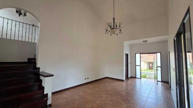 MLS-25-1362 LS ALQUILER CASA SANTA ANA SAN JOSE  en Santa Ana, San José — $2,500
