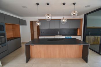 Moderna Casa para Estrenar de 4 Habitaciones con Piscina en Escazú in San Rafael, Escazú, San José — $8,000 - Photo 5 of 34