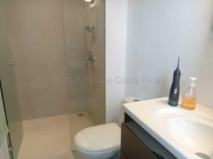 Se alquila apartamento en Pozos Santa Ana 26-2164 en Pozos, Santa Ana, San José — $1,000