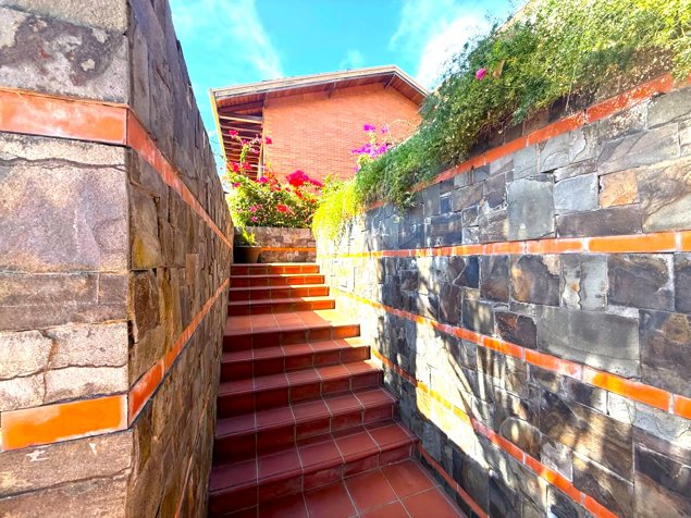 Lujo, Privacidad y atardeceres,Casa en Venta Guachipelín / Escazú en Escazú, San José — $1,150,000 - Foto 2 de 18