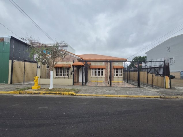 Casa para Oficinas con 10 parqueos Barrio Escalante in Carmen, San José — ₡ 1 200 000