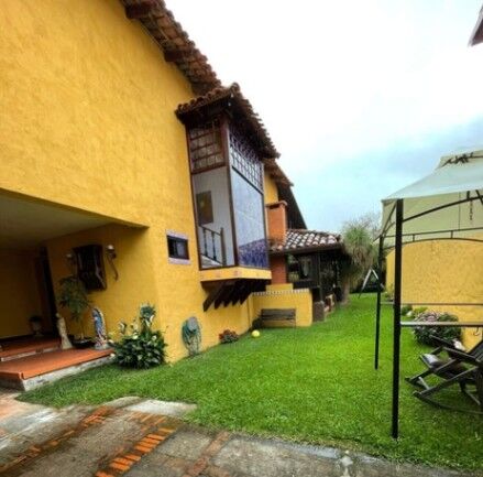 Se vende espaciosa casa con patio en Santo Domingo Heredia 23-288 en Santo Domingo, Heredia — $615,000