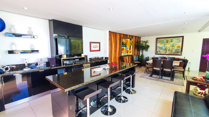 Espectacular casa en exclusivo condominio en Jaboncillos Escazú in Escazú, San José — $695,000