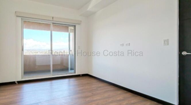 Venta de Apartamento en Condado del Parque, La Sabana San José. RAH 26-1685 en Merced, San José — $175,000