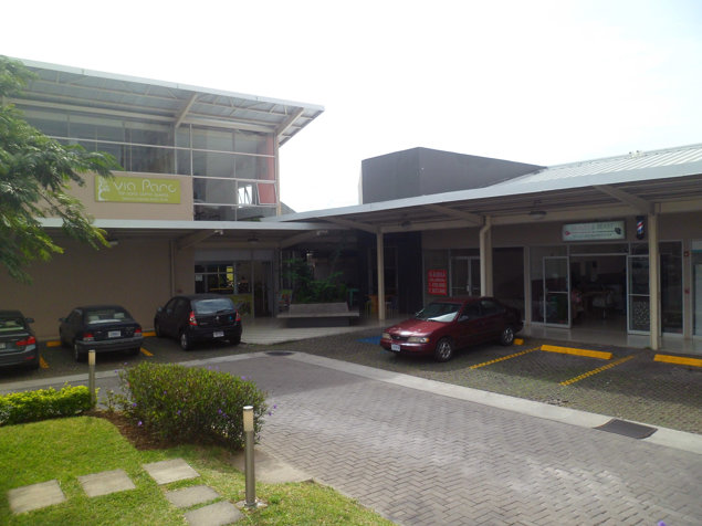 LOCAL EN CENTRO COMERCIAL EN HEREDIA en Heredia — $1,200