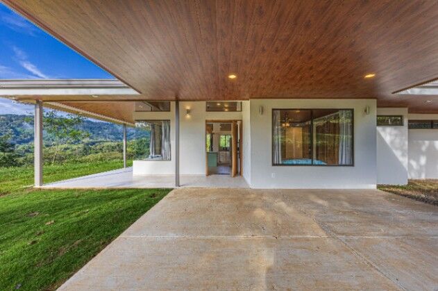 CASA NUEVA EN REFUGIO DE 20HECTAREAS, EN 3PIEDRAS DE QUEPOS. en Savegre, Quepos, Puntarenas — $749,000