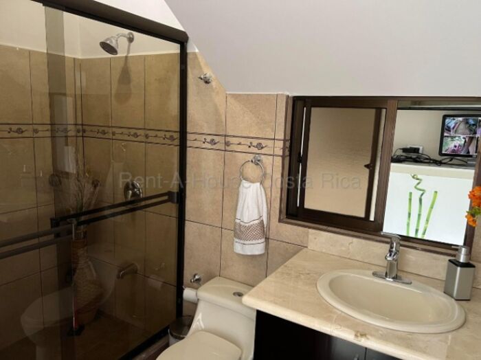 Casa de Lujo en Lote de 7,011 m² Rodeada de Naturaleza #25-1533 GS en Barva, Heredia — $890,000