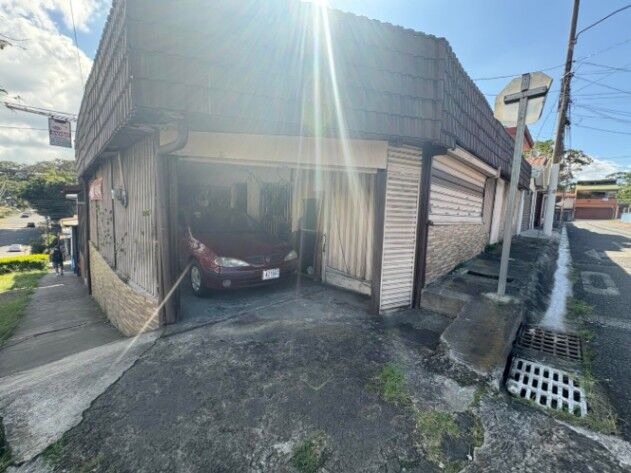 Propiedad esquinera con gran exposición cerca de La Sabana ideal para inversión 26-721 GS in Mata Redonda, San José — $85,000