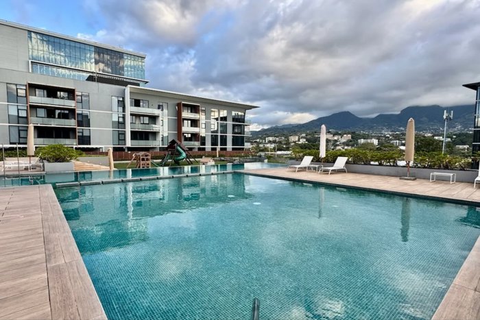¡Ganga! Lujoso apartamento con Gran Terraza en Escazú Village in Escazú, San José — $275,000 - Photo 3 of 23
