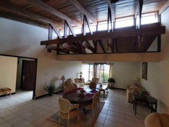 MLS-25-1037 VENTA HERMOSA CASA CURRIDABAT SAN JOSE en Curridabat, San José — $695,000
