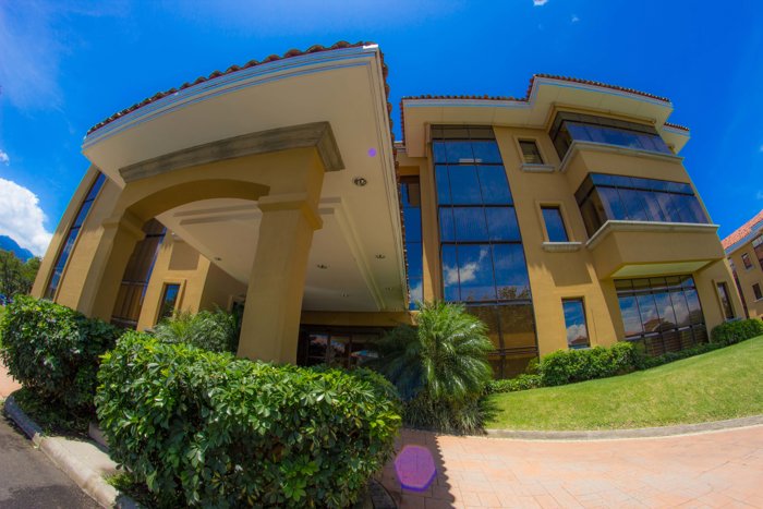 OFICINAS EN ALQUILER EN EDIFICIO CLASE A CON UBICACIÓN ESTRATÉGICA en Pozos, Santa Ana, San José — $3,691