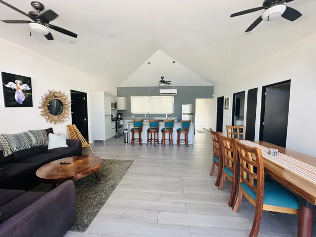 Modern 3-Bedroom Home in Gated Community Near Playa Avellanas en Tamarindo, Santa Cruz, Guanacaste — $3,000 - Foto 2 de 26